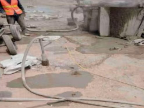 赤壁水泥混凝土路面板底注浆技术 路面脱空注浆整治方案