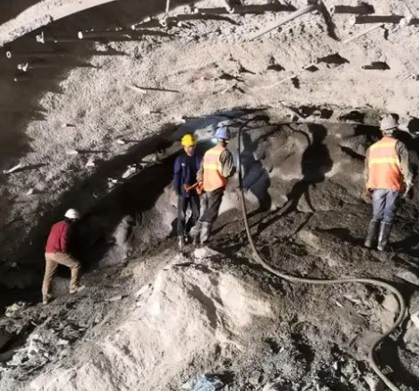 赤壁拱顶带模注浆料的施工流程及注意事项